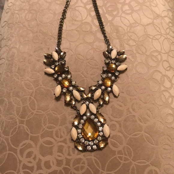 Erica Lyons Statement Necklace - Picture 2 of 8